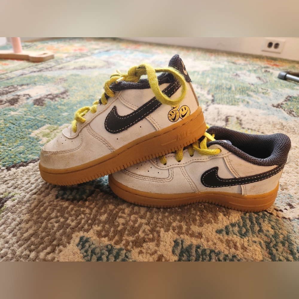 Nike Kids White and Navy Smile Sneakers